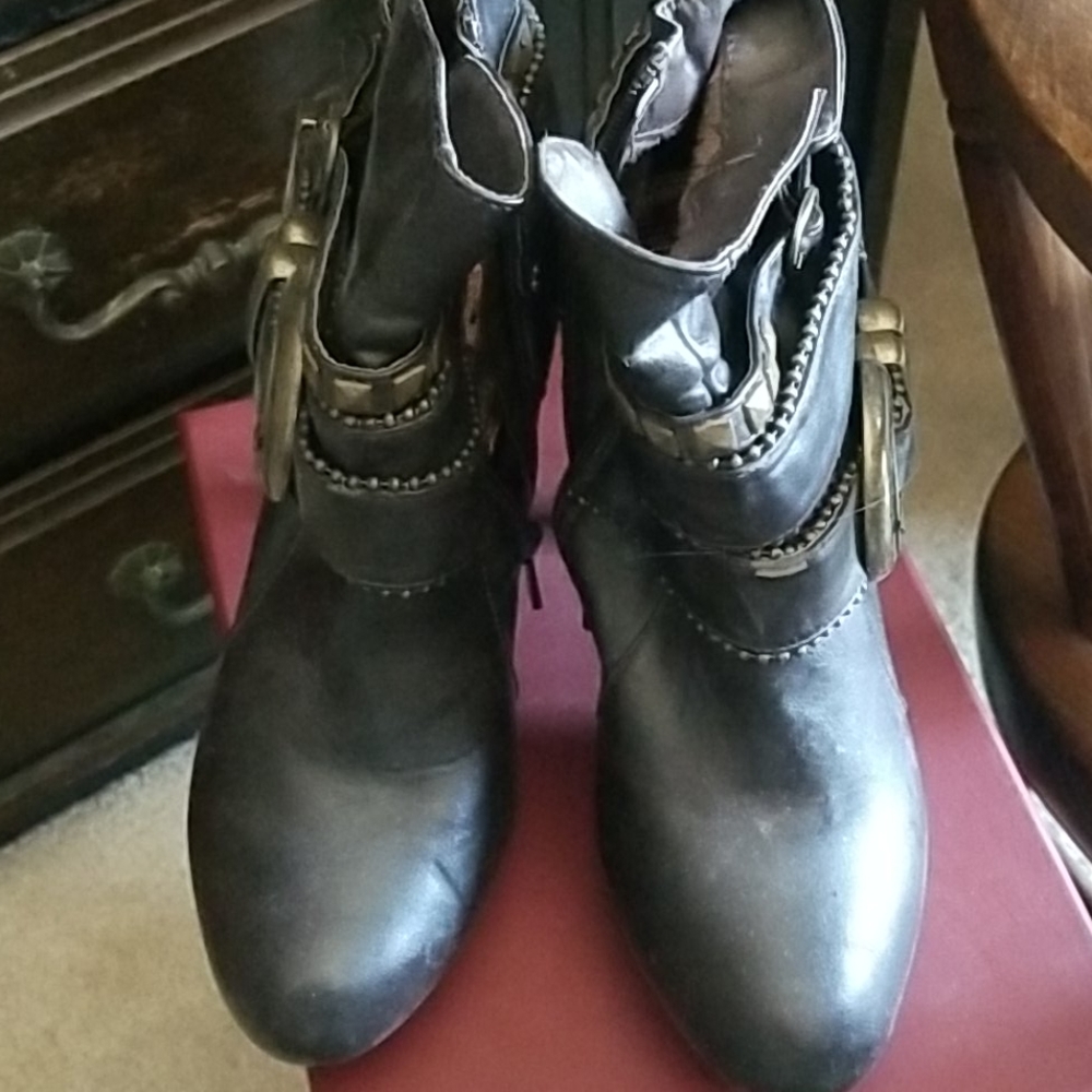 Ankle boots